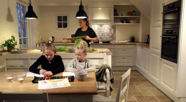 AUBO___Vores_nye_landkøkken_-_YouTube